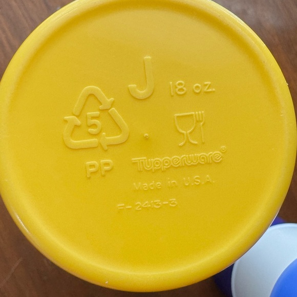 5 piece vintage Tupperware drinking cups - Picture 3 of 3